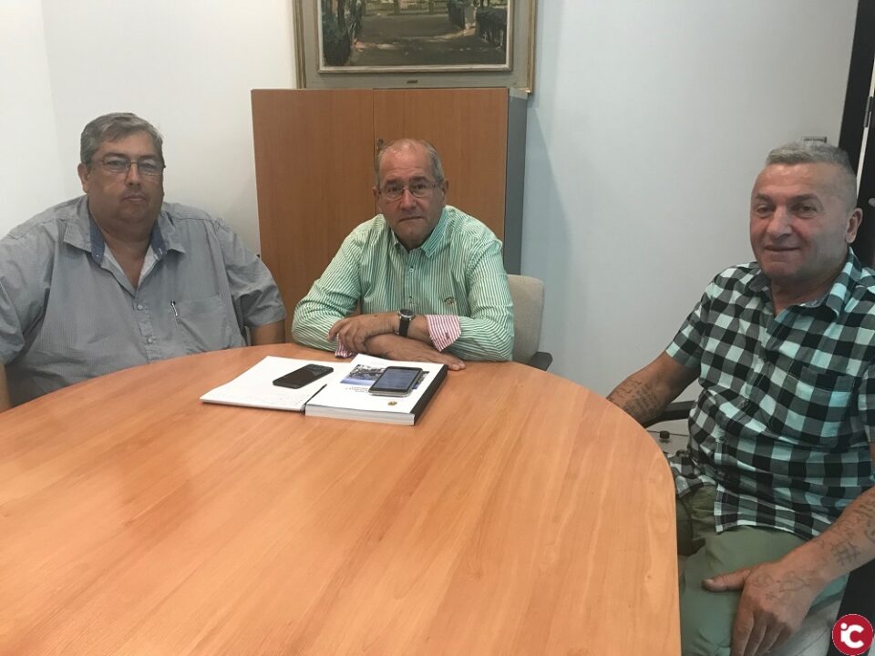 El Ayuntamiento se reúne con el sector del taxi y se compromete a impulsarlo con subvenciones