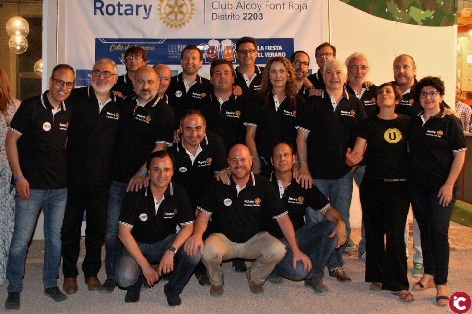 La Fiesta de Rotary Club Alcoy Font Roja se convierte en la más solidaria y divertida del verano alcoyano