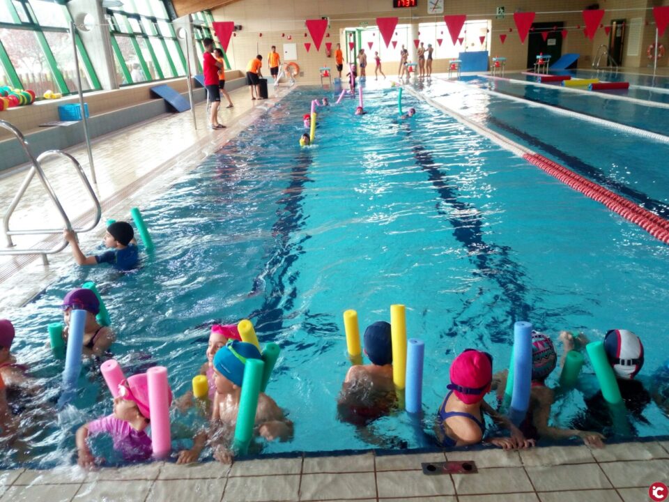 La piscina municipal Tomás Martínez Urios abre el plazo de matriculación para los cursos de natación de invierno