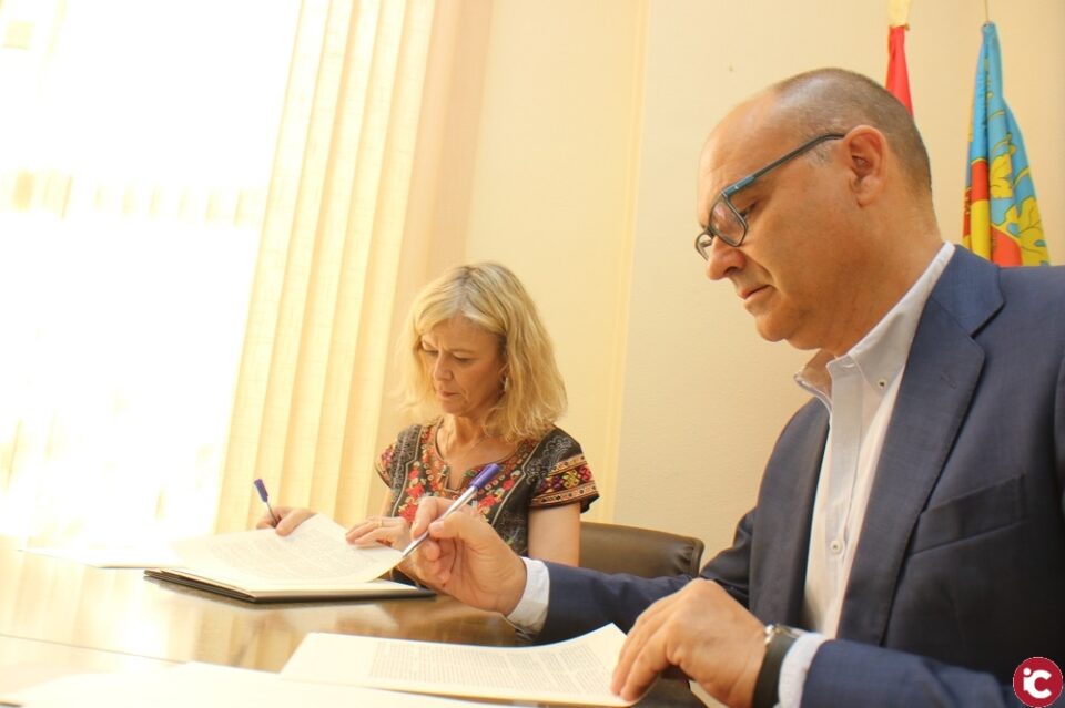 La Universitat d'Alacant i la Conselleria de Justícia acorden la creació d'un itinerari d'investigació i formació en matèria de violència sobre les dones des d'una perspectiva jurídica