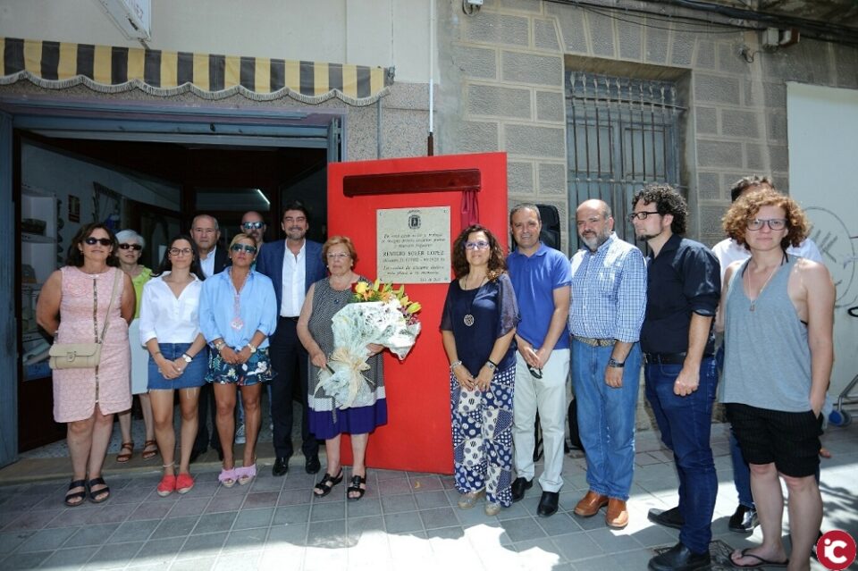 Alicante rinde homenaje al artista Remigio Soler en la que fuera su casa en Benalúa