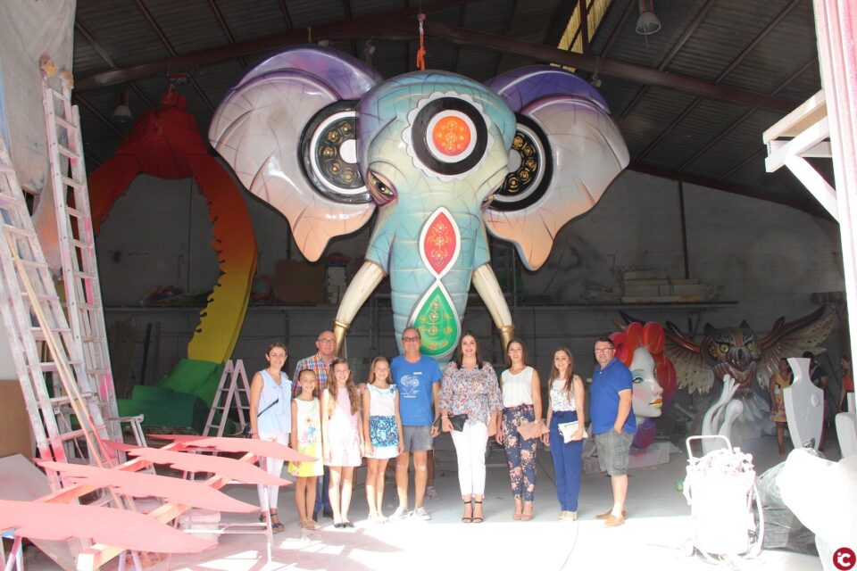 Visita a los talleres de las hogueras oficiales