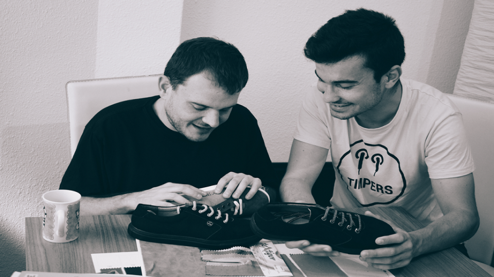 L'empresa de sabatilles dissenyades per invidents i creada per estudiants de la UA