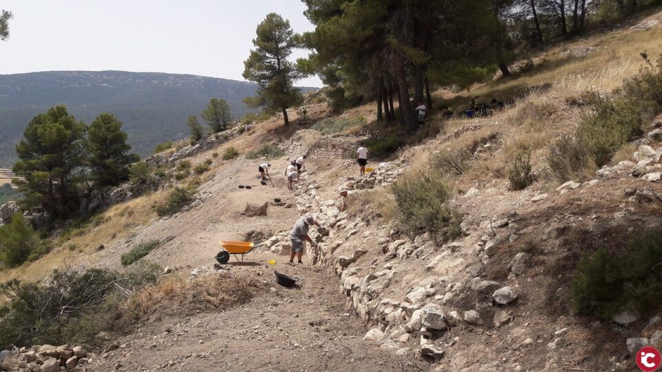 Les excavacions del Castelar trauen a la llum la muralla de l'antic Al-Qüy