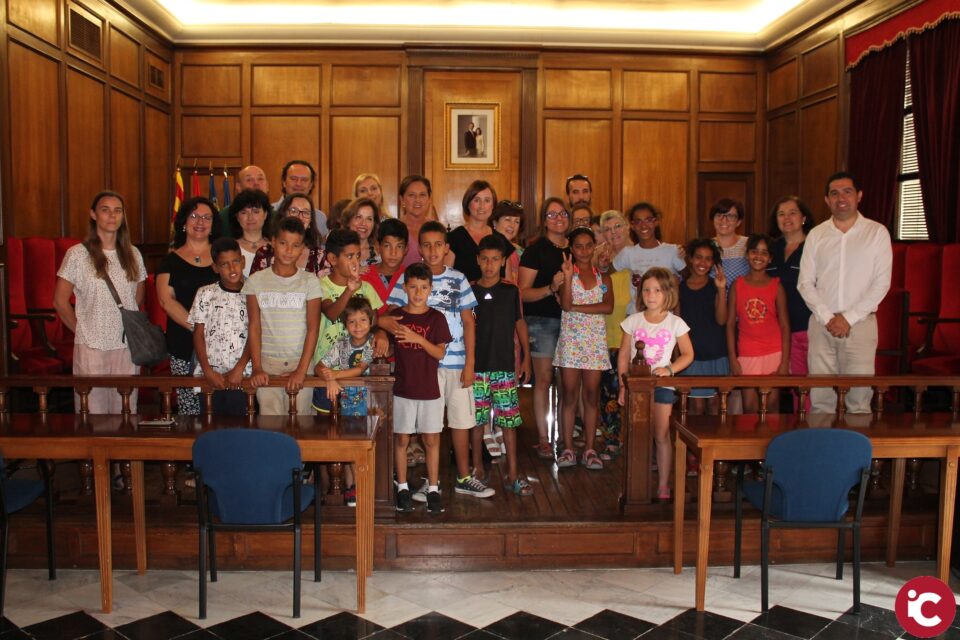 6 infants saharauis gaudiran de les vacances a la nostra ciutat