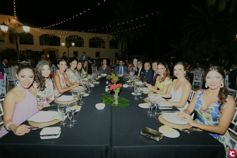 Más de 800 festeros se reúnen en una cena de Gala para conmemorar el 90º Aniversario de les Fogueres de Sant Joan