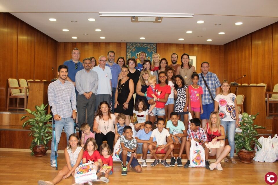 Bienvenida en Ibi a los niños y niñas saharauis que pasan el verano en la comarca