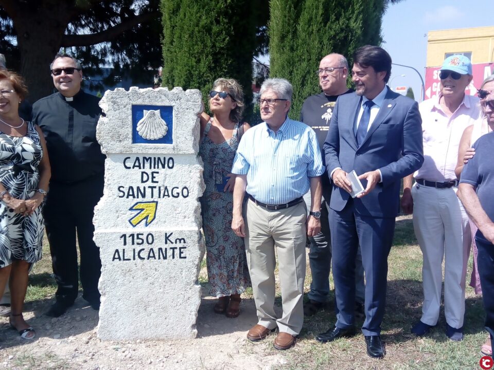 El alcalde de Alicante anuncia mejoras en la señalización del Camino de Santiago que parte desde la Basílica de Santa María