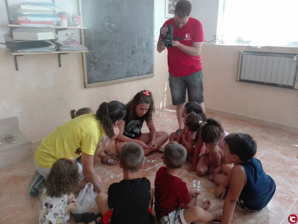 Nos divertimos en la escuela de verano de la AVV Numancia