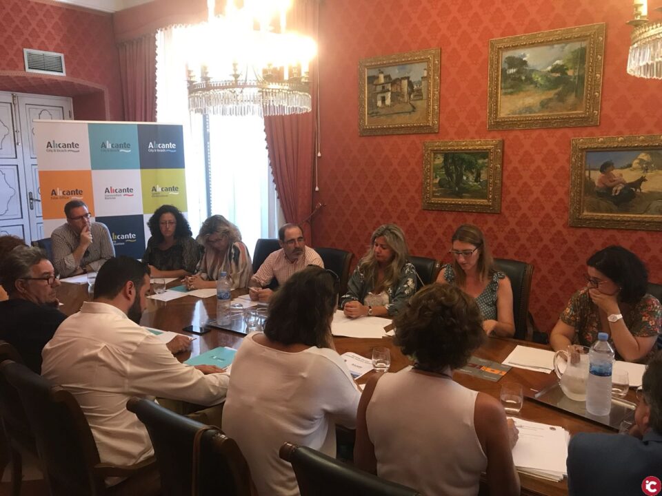 El Patronato de Turismo organizará a partir de septiembre mesas de trabajo temáticas para elaborar la ordenanza reguladora de las viviendas turísticas