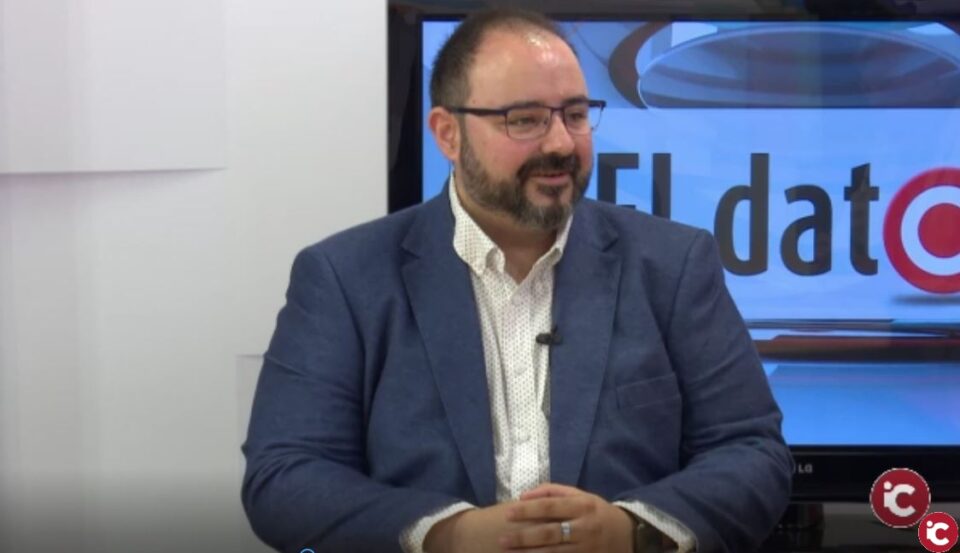 Jesús Sellés pren possessió com a nou diputat de Les Corts en substitució de Rafael Briet