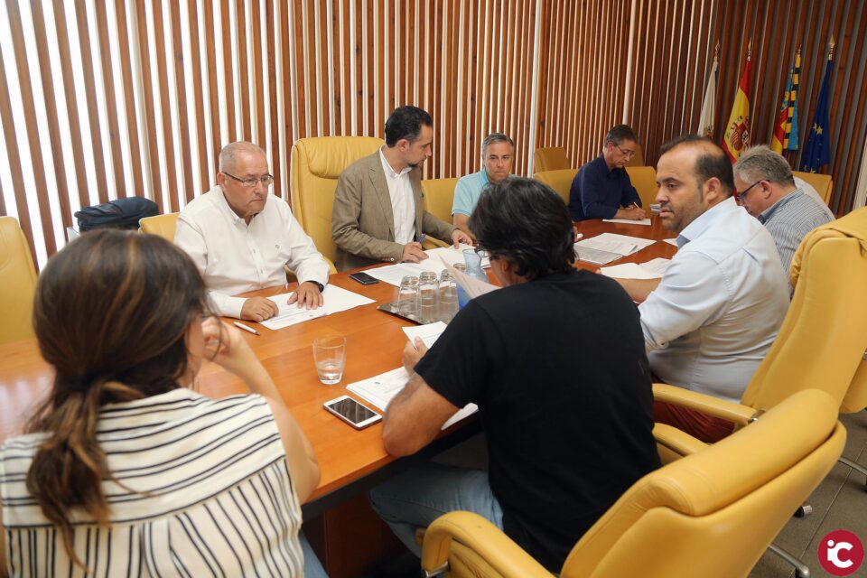 El Ayuntamiento logra el consenso del los grupos para introducir mejoras en la contrata de la limpieza