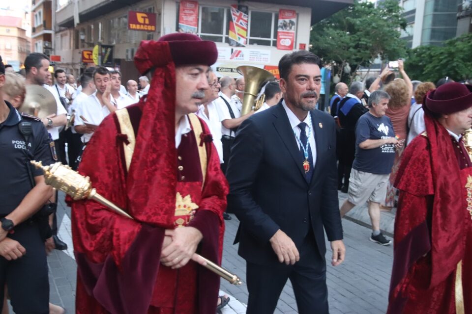 El alcalde de Alicante preside la Procesión en honor a la Patrona