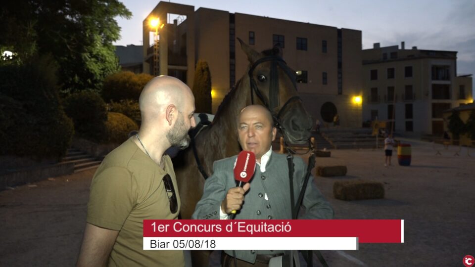 La gent va gaudir al primer Concurs d'Equitació de Biar amb la Asociación de Caballos "La Foia" al passeig del Plàtan