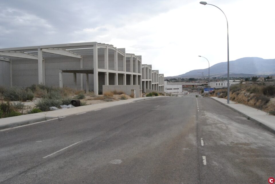 PARTIDO POPULAR AGOST: "La Generalitat deja fuera a los polígonos industriales de Agost en su línea de subvenciones para 2018 y 2019 "