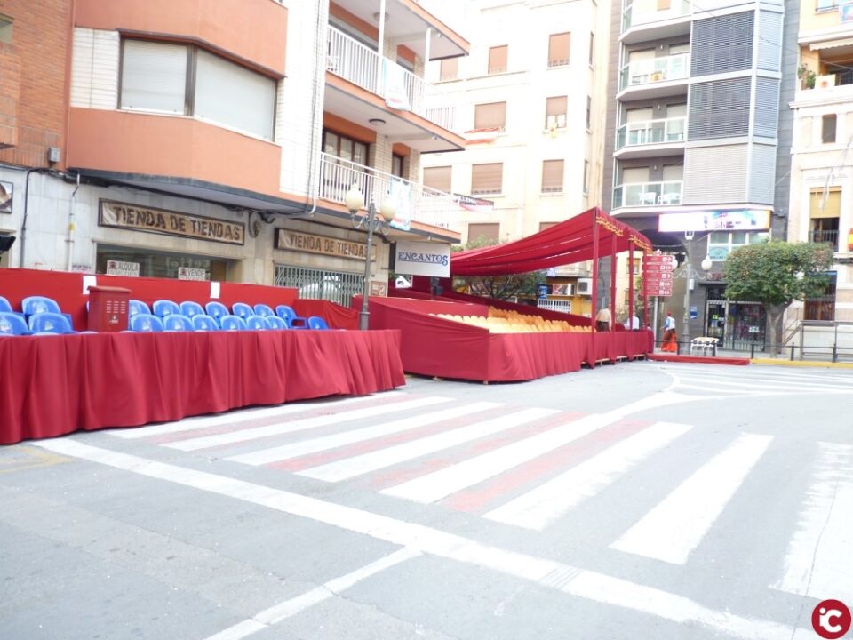 Las tribunas para las Fiestas de Villena volaron