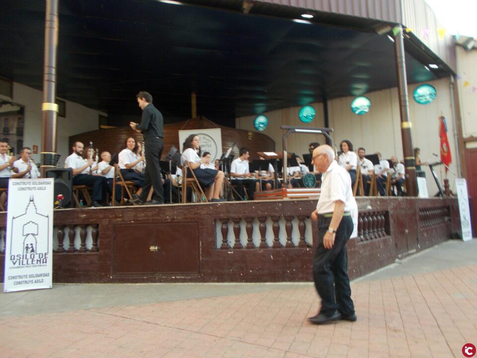 Tradicional Concierto Benéfico Festero de la Sociedad Musical Ruperto Chapí en el año de su 25 aniversario