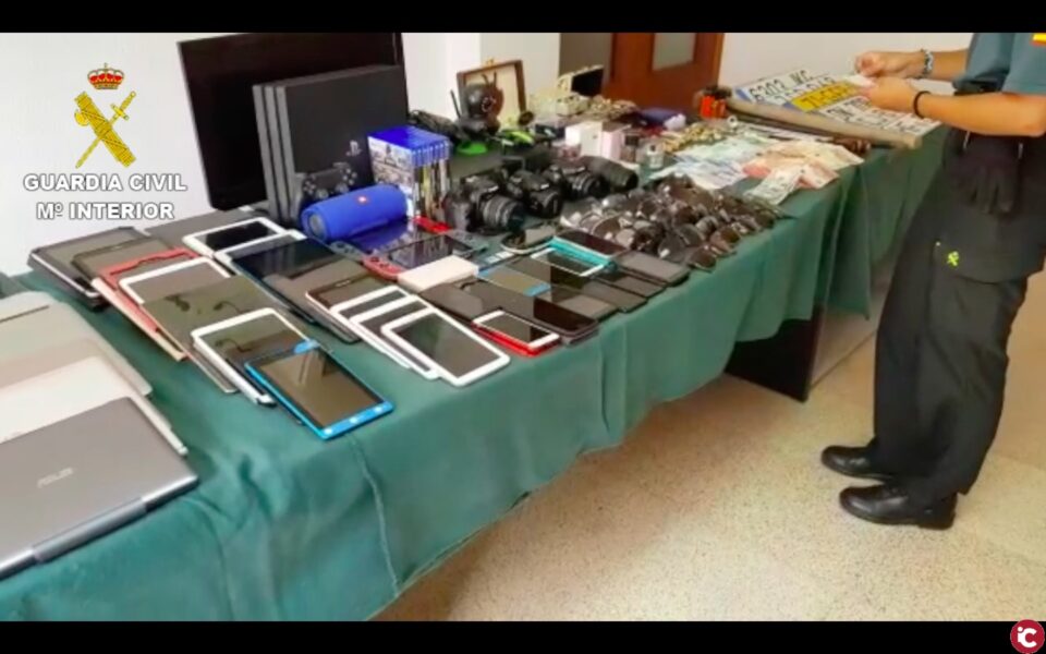 La Guardia Civil detiene en Alicante un clan familiar dedicado a robar residencias vacacionales en el norte de la provincia