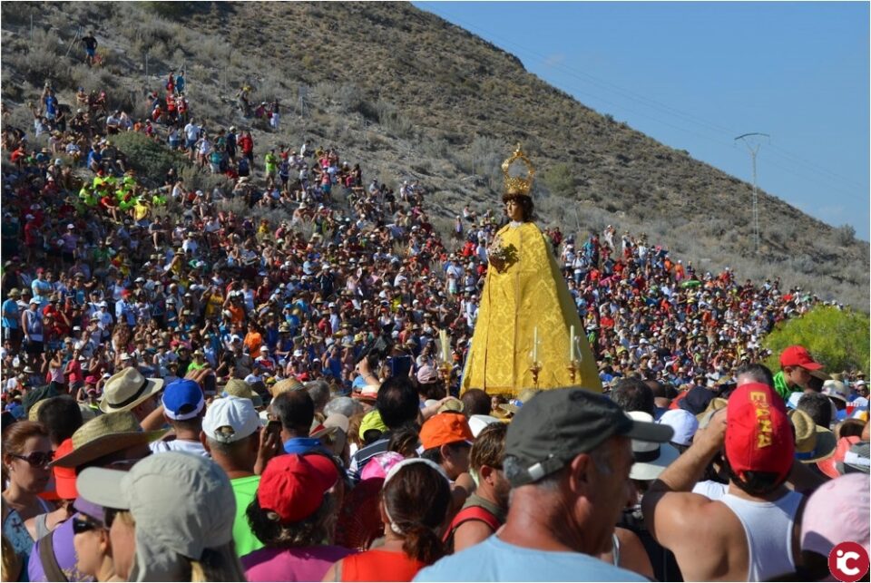 Los vecinos de Aspe se despiden de la Virgen en su VI Centenario