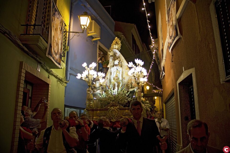 La AVV del Rabal anima a todos los villeneros y visitantes a vivir la procesión del día 8 desde dentro