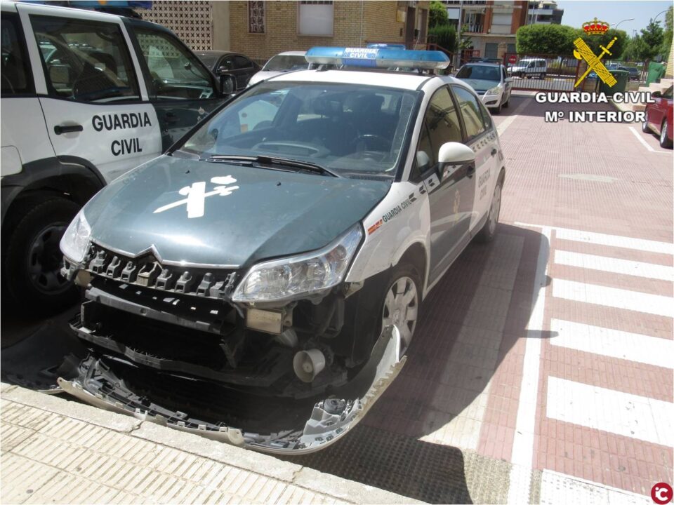 La Guardia Civil detiene en Bocairente a un conductor que embistió varias veces su vehículo contra el de los agentes
