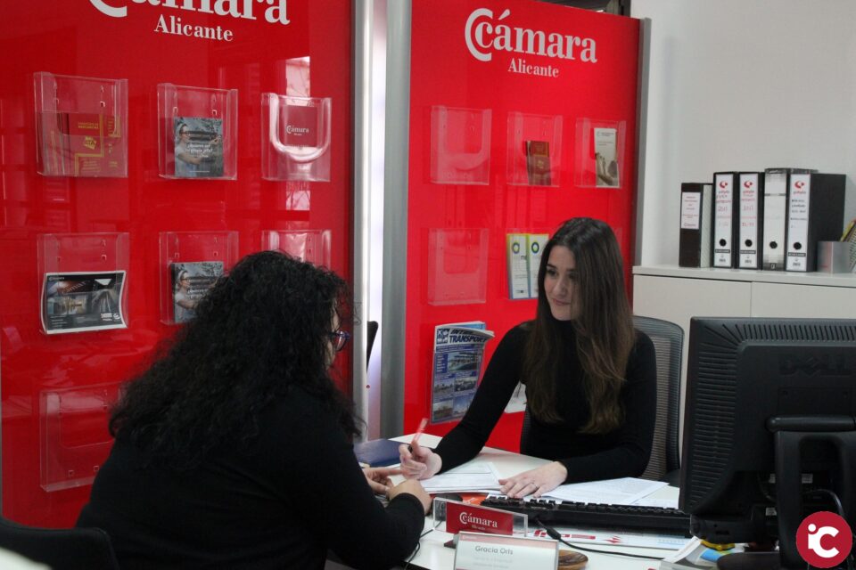 Más de 70 emprendedoras de la provincia ponen en marcha su negocio en el primer semestre del año a través de la Cámara de Alicante