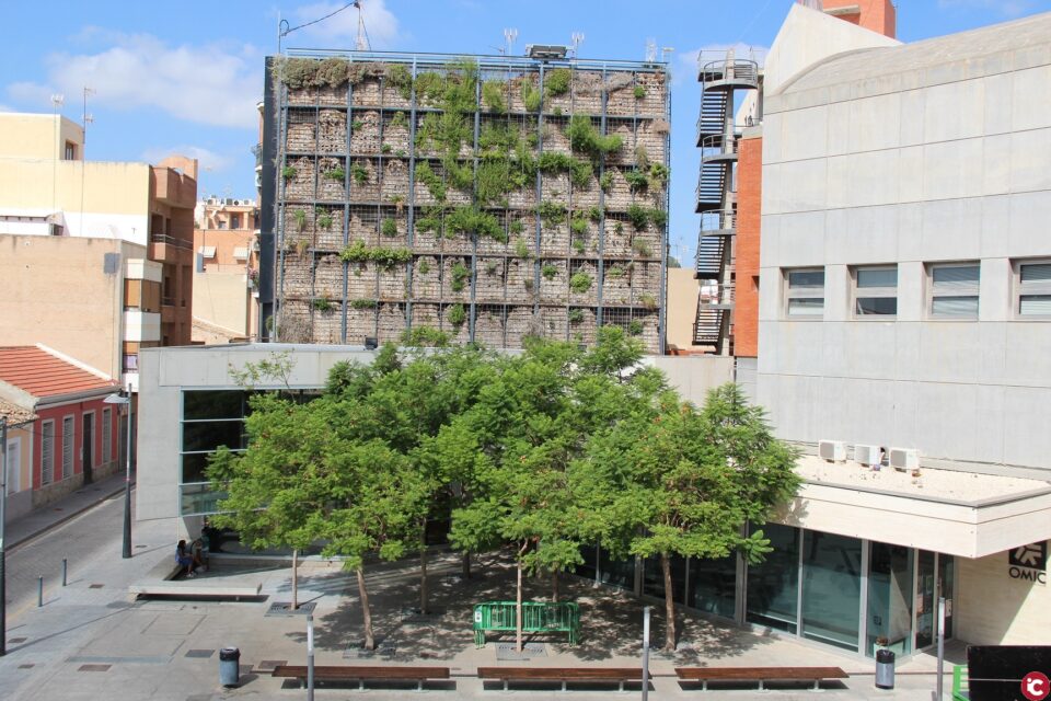 Aprobada la rehabilitación del jardín vertical con otro sistema de mantenimiento más fiable y duradero