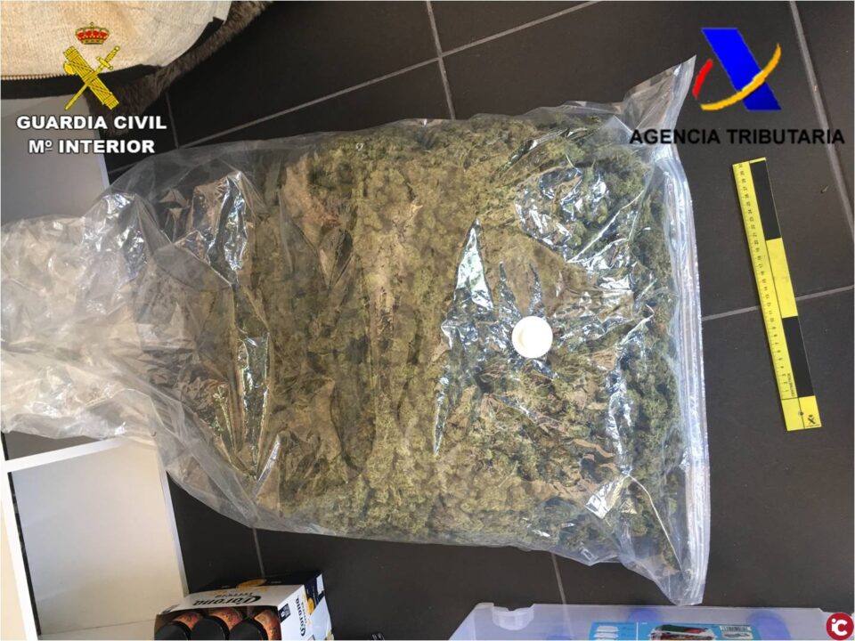 La Guardia Civil y la Agencia Tributaria desmantelan en Benidorm una organización criminal dedicada al tráfico de drogas ubicada en un camping