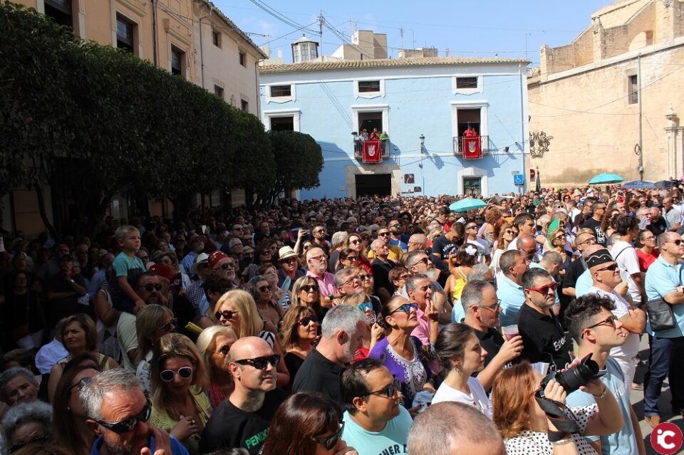 Un pregón muy musical da inicio a las Fiestas de Moros y Cristianos en Villena