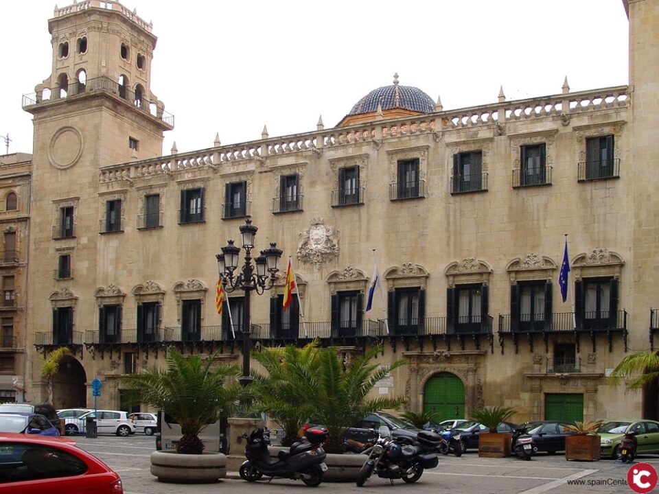 El Ayuntamiento de Alicante convoca el concurso para la contratación de la Hoguera Oficial adulta e infantil 2019