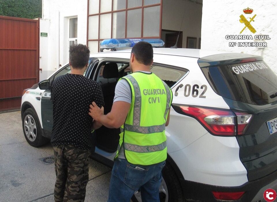 La Guardia Civil detiene en Benidorm a un hombre un secuestro exprés a una mujer para robarle