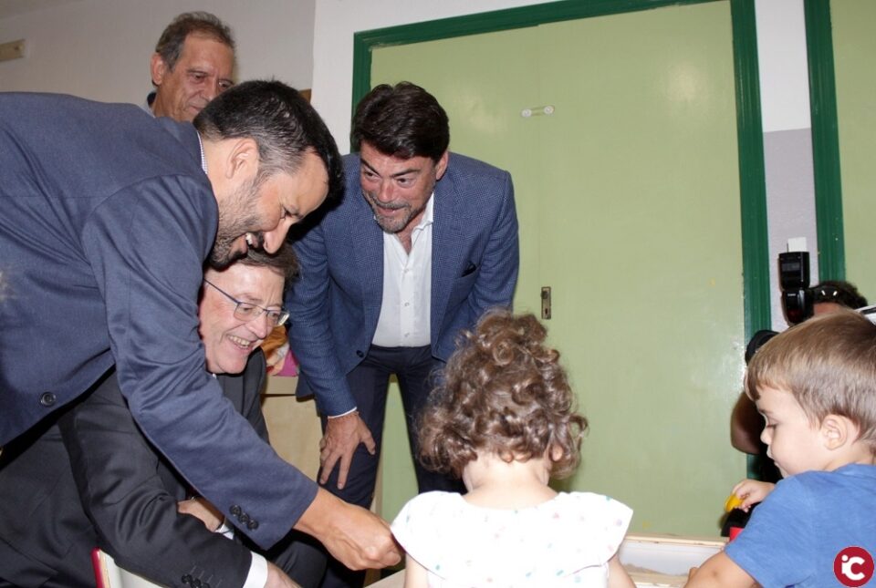 El alcalde reivindica al president de la Generalitat más inversiones en infraestructuras para erradicar las aulas prefabricadas y dar solución a las carencias de los centros en el inicio del curso escolar de Alicante