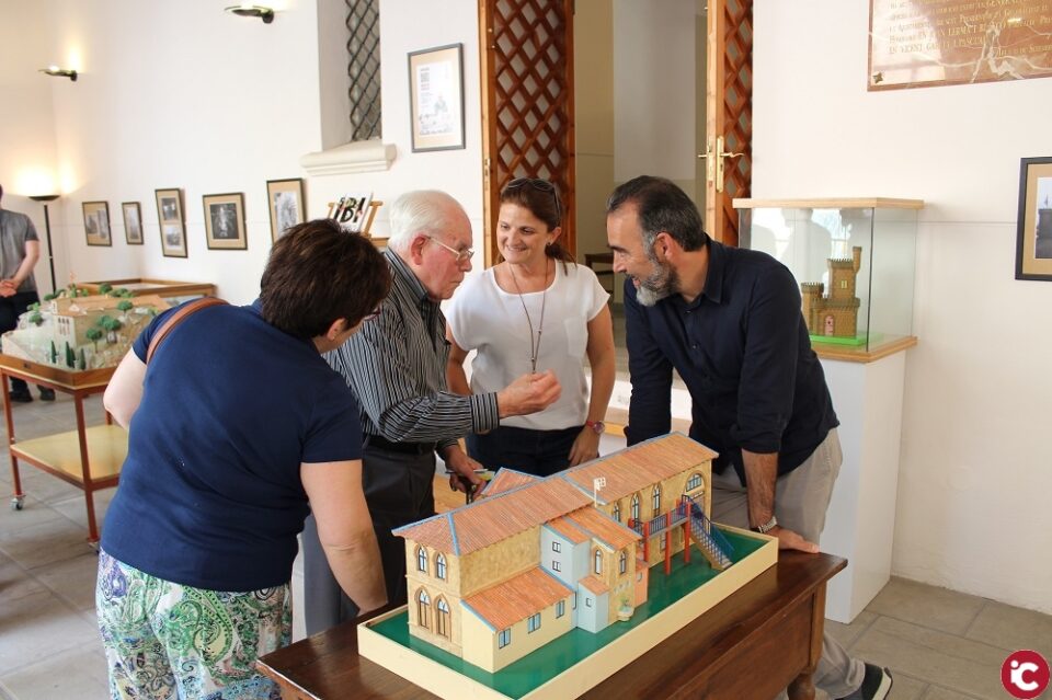 Se abre al público la exposición de maquetas y fotografías del ibense Vicente Satoca