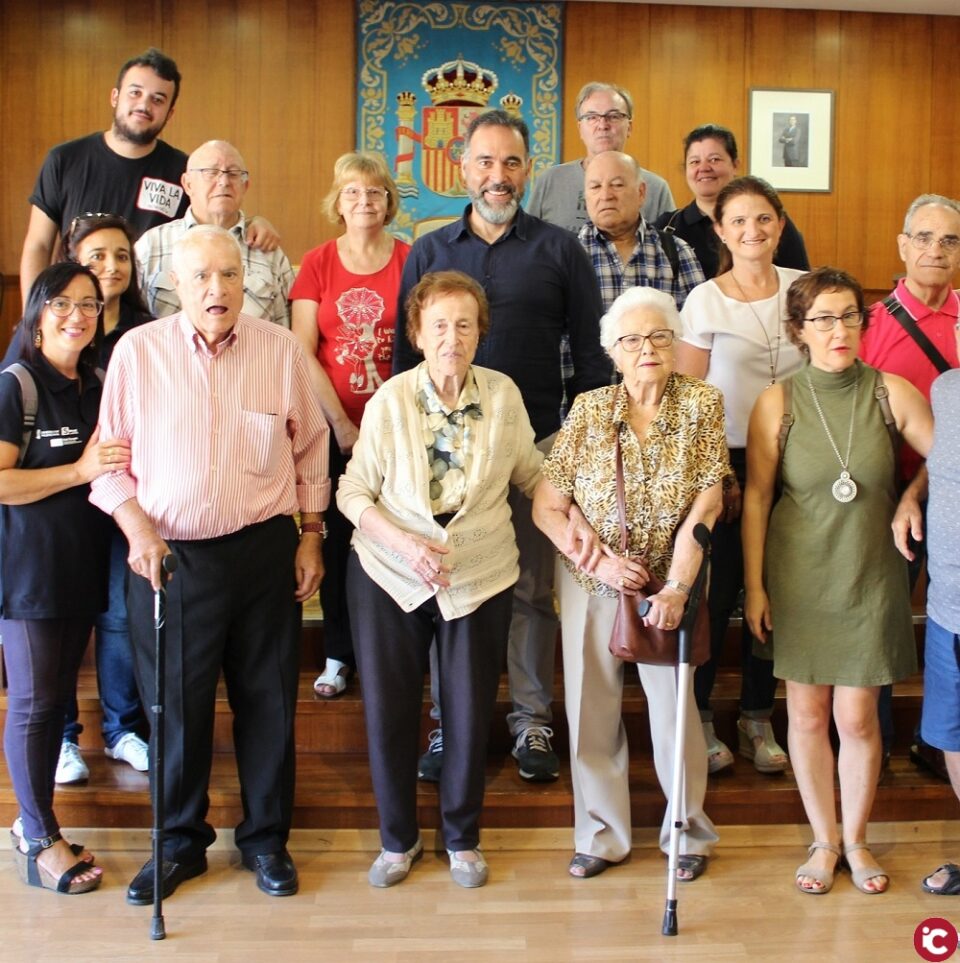 Usuarios de AFA Ibi visitan el Ayuntamiento