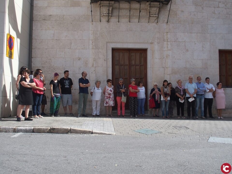 Concentración contra la violencia de género en Villena