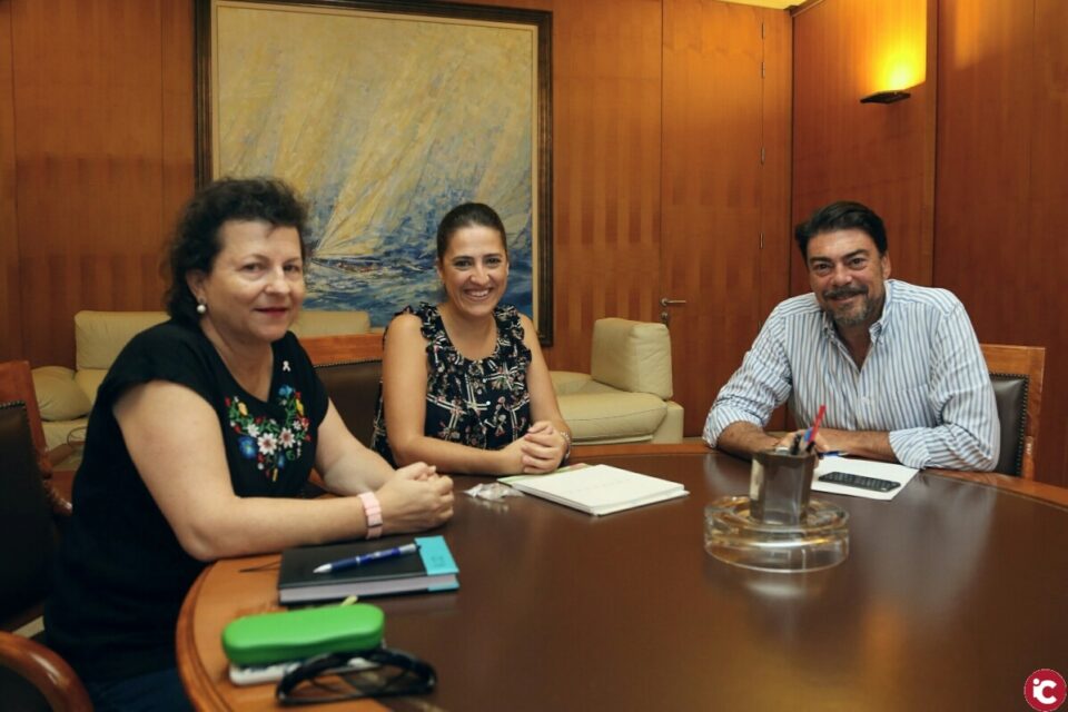 El Ayuntamiento de Alicante se suma a las las actividades del Día Internacional del Cáncer de Mama