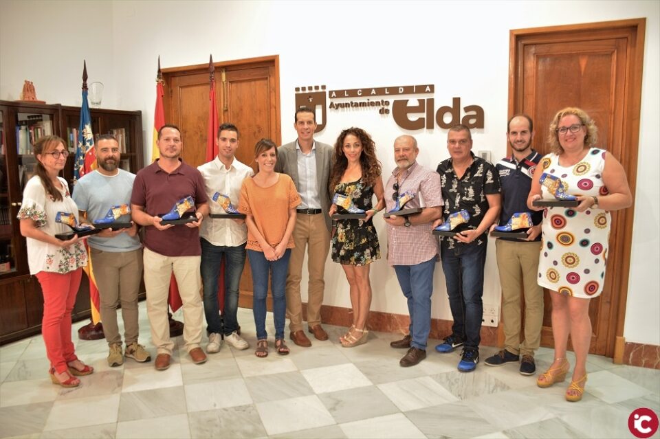 Recepción del alcalde a los presidentes de las distintas comisiones de las Fallas y a la presidenta de la Junta Central