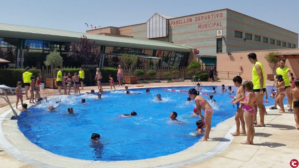 La piscina de verano de Aspe aumenta de nuevo su asistencia