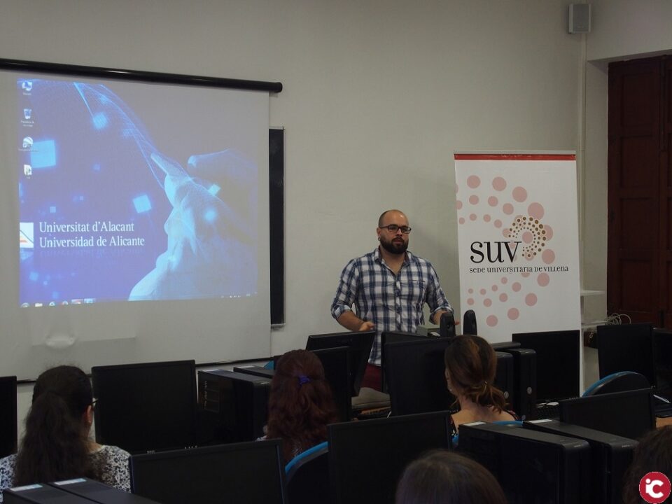 Inicio del programa Community Manager de Juventud Activa