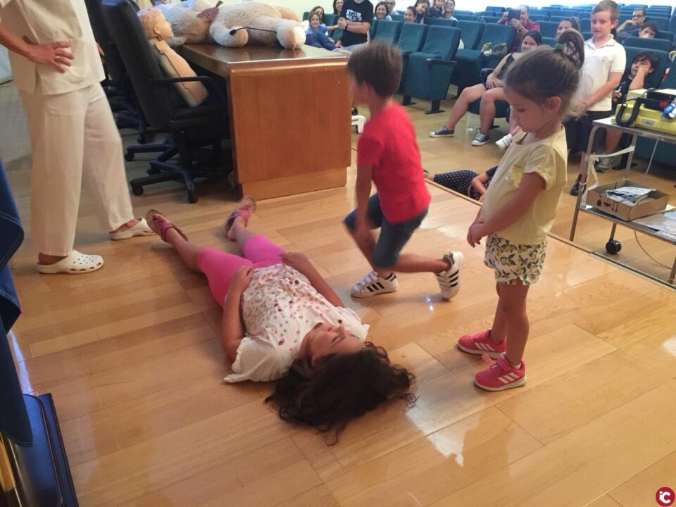 Taller piloto de Reanimacion Cardiovascular y primeros auxilios dirigido a niñ@s y adolescentes en el Hospital de Elda