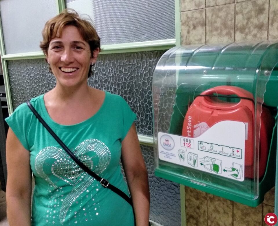 La Concejalía de Sanidad instala cuatro nuevos desfibriladores en el colegio Vistahermosa