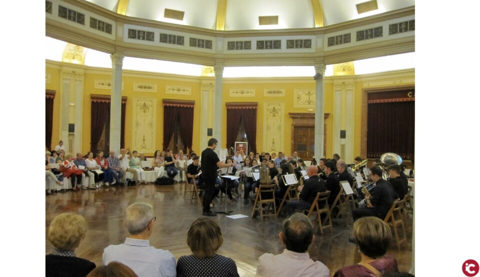 Les bandes joves de lAteneu de Cocentaina i la Nova dAlcoi despedixen setembre amb bona música