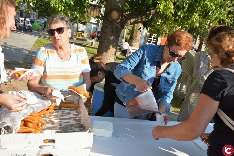 La Semana del Mayor comienza con chocolatada y teatro en la Plaza Castelar