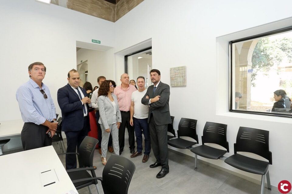 El Alcalde inaugura la nueva Oficina de Información y Comunicación de la EDUSI Alicante Área Las Cigarreras y los servicios de Empleo y Formación