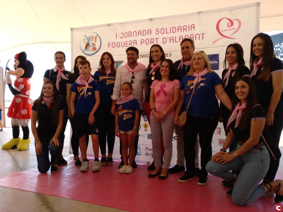 El alcalde de Alicante valora la iniciativa de la hoguera Port d´Alacant en la lucha contra el cáncer de mama