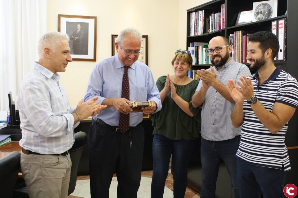 El Ayuntamiento agradece al arquitecto Ángel Fernández sus 33 años de dedicación municipal