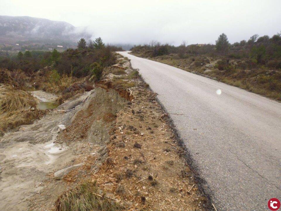 La Diputación de Alicante inicia las obras de acondicionamiento del camino que une Planes y Almudaina con una inversión de 218.000 euros