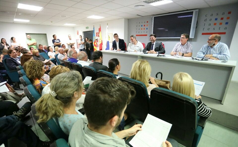 El alcalde Luis Barcala anuncia en la Asamblea de la Federación de Hogueras que Madrid albergará las Convivencias 2019