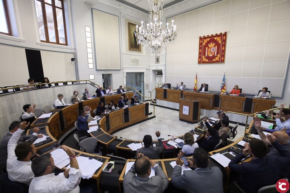 La Diputación de Alicante impulsará en 2019 una partida de un millón de euros para la renovación de los campos de fútbol de césped artificial de los municipios