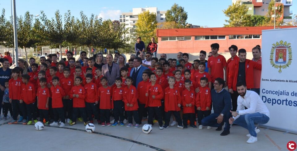 Ayuntamiento y Atlético de Madrid abren la temporada de su Escuela Social de Fútbol